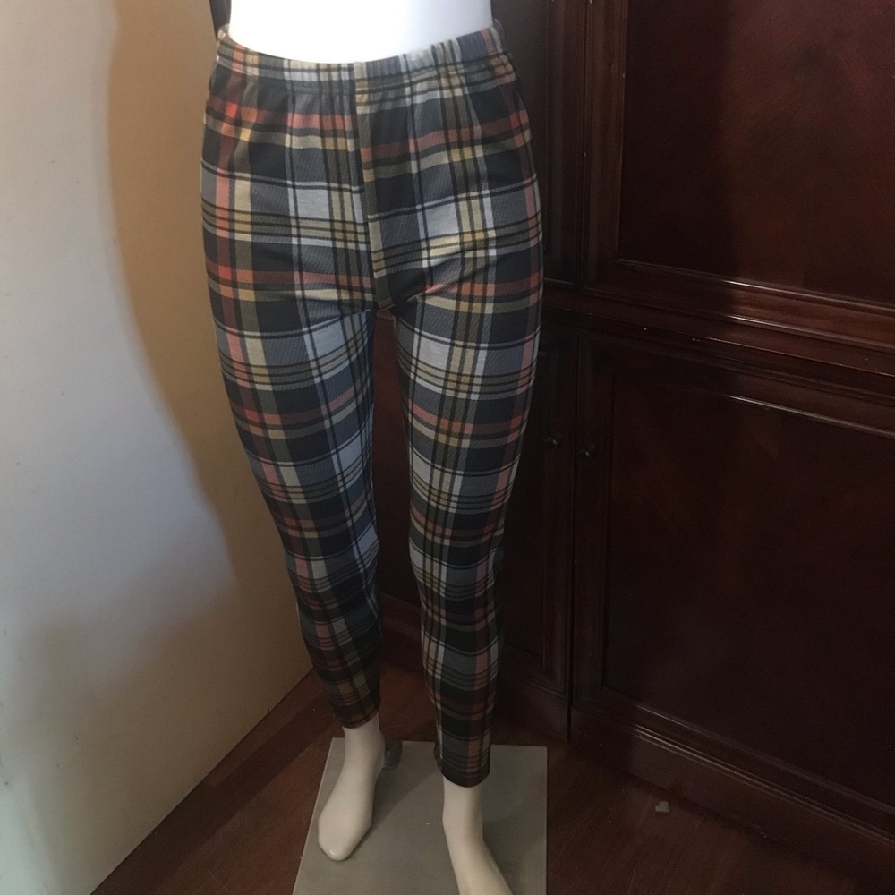 🆕 Odiva Multicolors Plaid Print Leggings-One Size